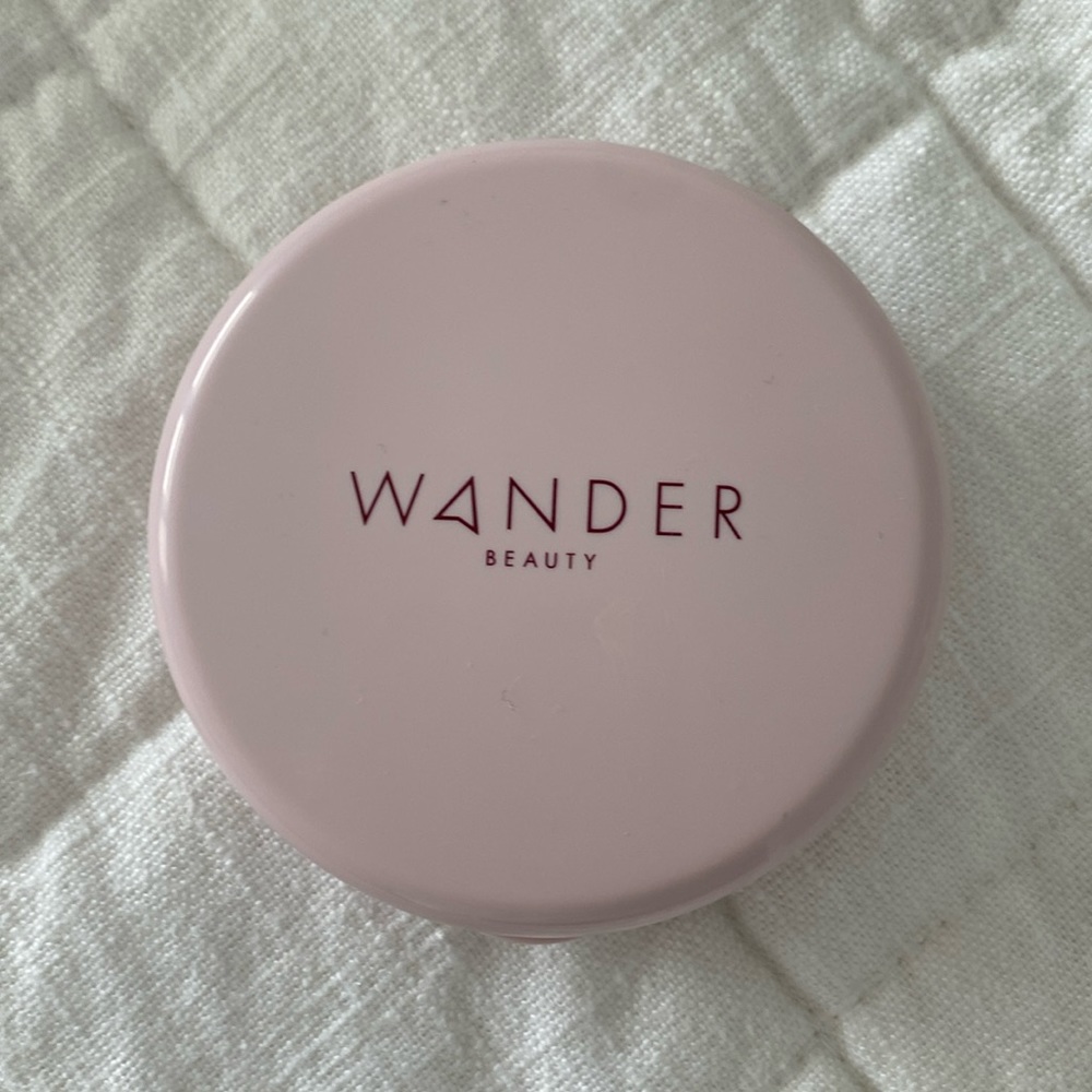 Wanderlust powder foundation Light/Medium